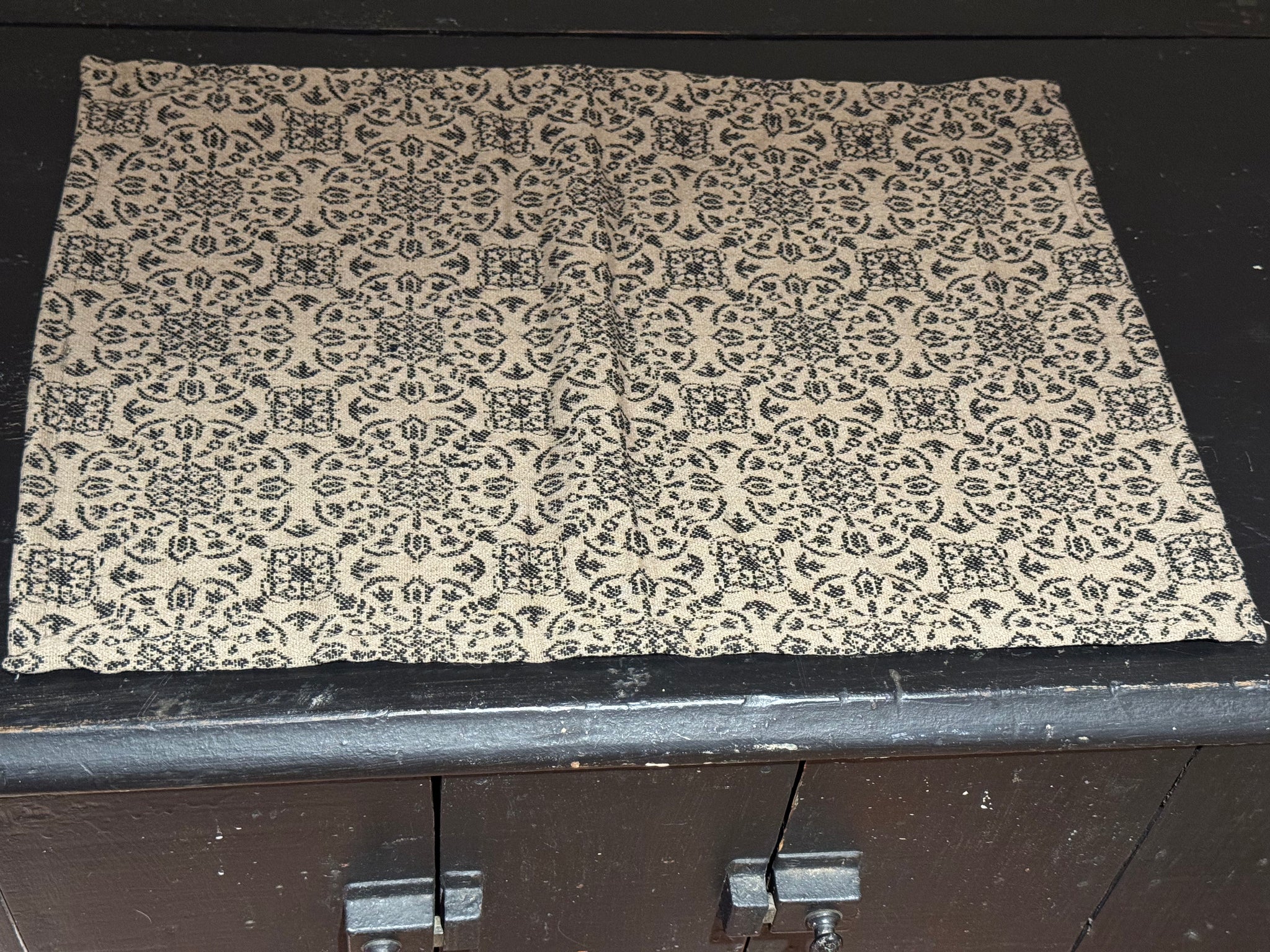 Black and Tan Jacquard Placemat